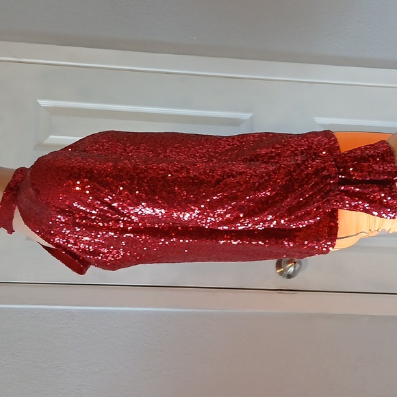 BOLD elements Sparkling Red Sequin Top - Picture 2 of 9
